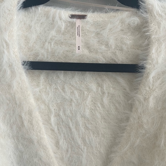 🆕 Free People V Neck Fuzzy Sweater - Picture 8 of 11